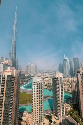 Luxurious 1-Bed, 2-Bath with Burj Khalifa Views